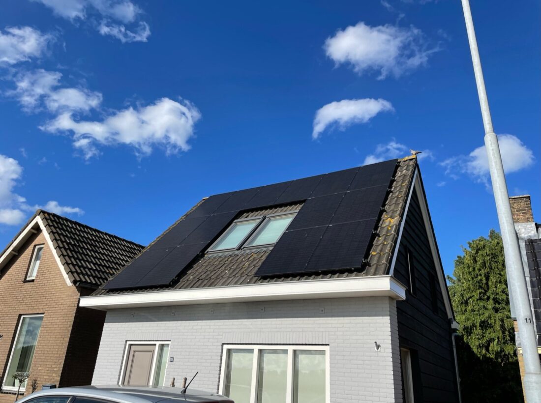 professionele-installaties-zonnepanelen-dak